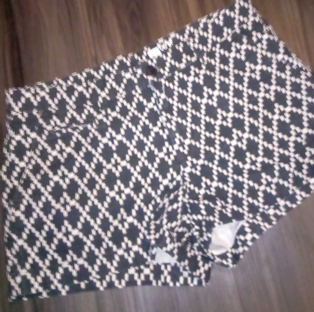 Women's Black and White GAP Shorts Size 6 R